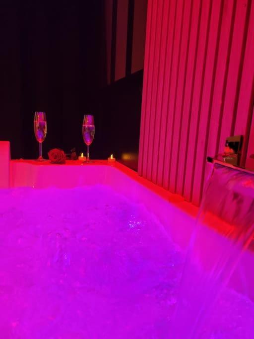 Nuit D'Evasion Love Room Avec Baignoire Balneotherapie Toulon Exteriér fotografie