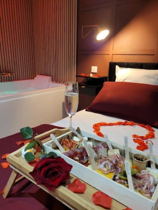 Nuit D'Evasion Love Room Avec Baignoire Balneotherapie Toulon Exteriér fotografie