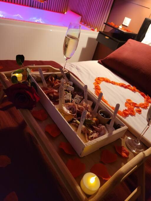 Nuit D'Evasion Love Room Avec Baignoire Balneotherapie Toulon Exteriér fotografie
